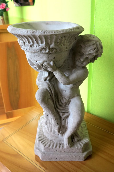 Figur Knabe, Beton massiv. Gartenfigur verkleinern